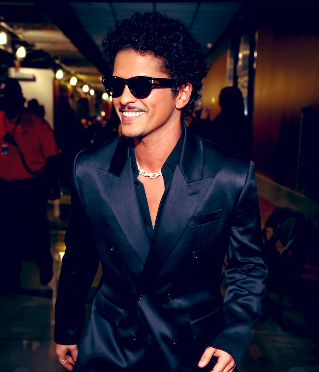 s0mewhereinmars's tweet photo. bruno podia ser ilegal de tão gostoso https://t.co/7yPlraBYaS