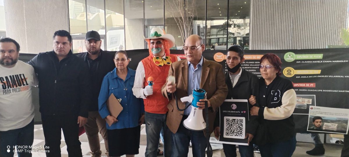 aztecacomunidad's tweet photo. @CongresoNL @FufitoPedro @LoQuePasaEnNL #ElPayalupe fue a echar desmadre x todos los regios al @CongresoNL para exigir el Juicio Político para #SamuelGarcía x todas las fregaderas que nos está haciendo y perjudicando a nuestras familias.  #FueraSamuel
@FufitoPedro @LoQuePasaEnNL @VicSanPlas @QuePasaEnSN https://t.co/dd57toEBVf