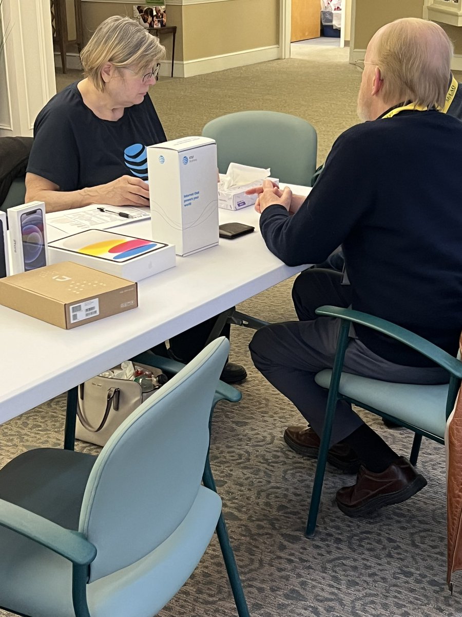 TylerBlake713's tweet photo. Successful AIA table day out of the South Hills store!! We were able to help order and set up internet for some amazing community members! 2025 is off to fast start. Better catch up⚔️⚔️ #TheHomeTeam #GetOuttaTheBox #WinLocal https://t.co/3nEMH2yMSn
