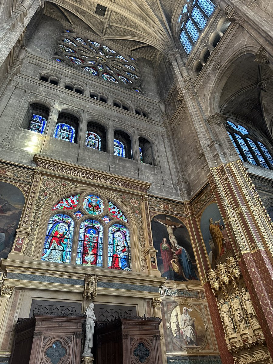 Magdaalda's tweet photo. Allez à la messe de l’église Saint-Eustache à Châtelet. Parce que c’est beau. https://t.co/eajat6SweP