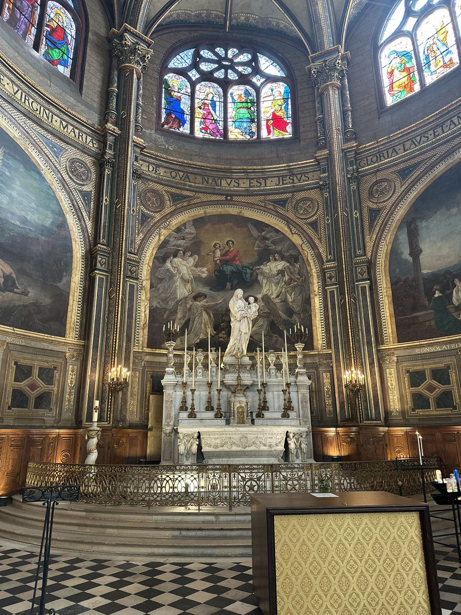 Magdaalda's tweet photo. Allez à la messe de l’église Saint-Eustache à Châtelet. Parce que c’est beau. https://t.co/eajat6SweP