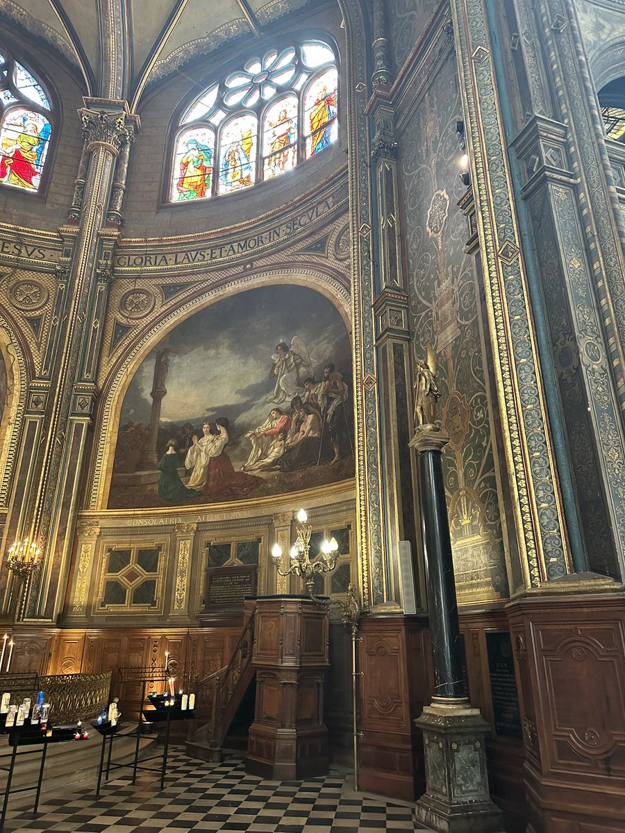 Magdaalda's tweet photo. Allez à la messe de l’église Saint-Eustache à Châtelet. Parce que c’est beau. https://t.co/eajat6SweP