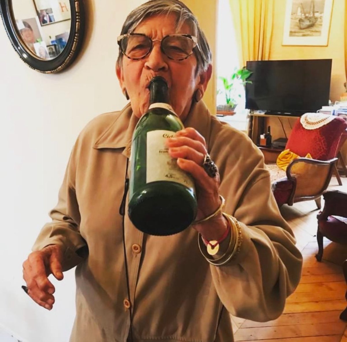 Les_Derniers's tweet image. Et encore joyeux centième anniversaire à la plus drôle d’entre nous #GinetteKolinka merci pour l’exemple et merci pour l’inspiration ❤️🙌🏻 #lesderniers #Lesdernieres