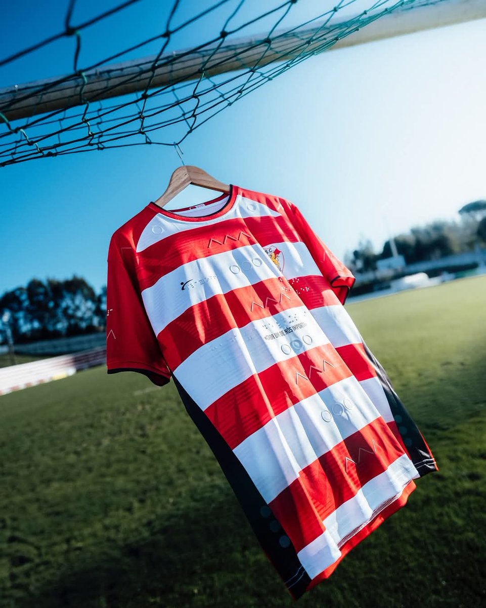 SandraLpes's tweet photo. Camisola com transição para público com baixa visão. Um projeto "Futebol para Todos" digno de ser partilhado. 👏

📸 SC São João de Ver
🔗https://t.co/xTcKcydMt6 https://t.co/6hvkyt5jfN
