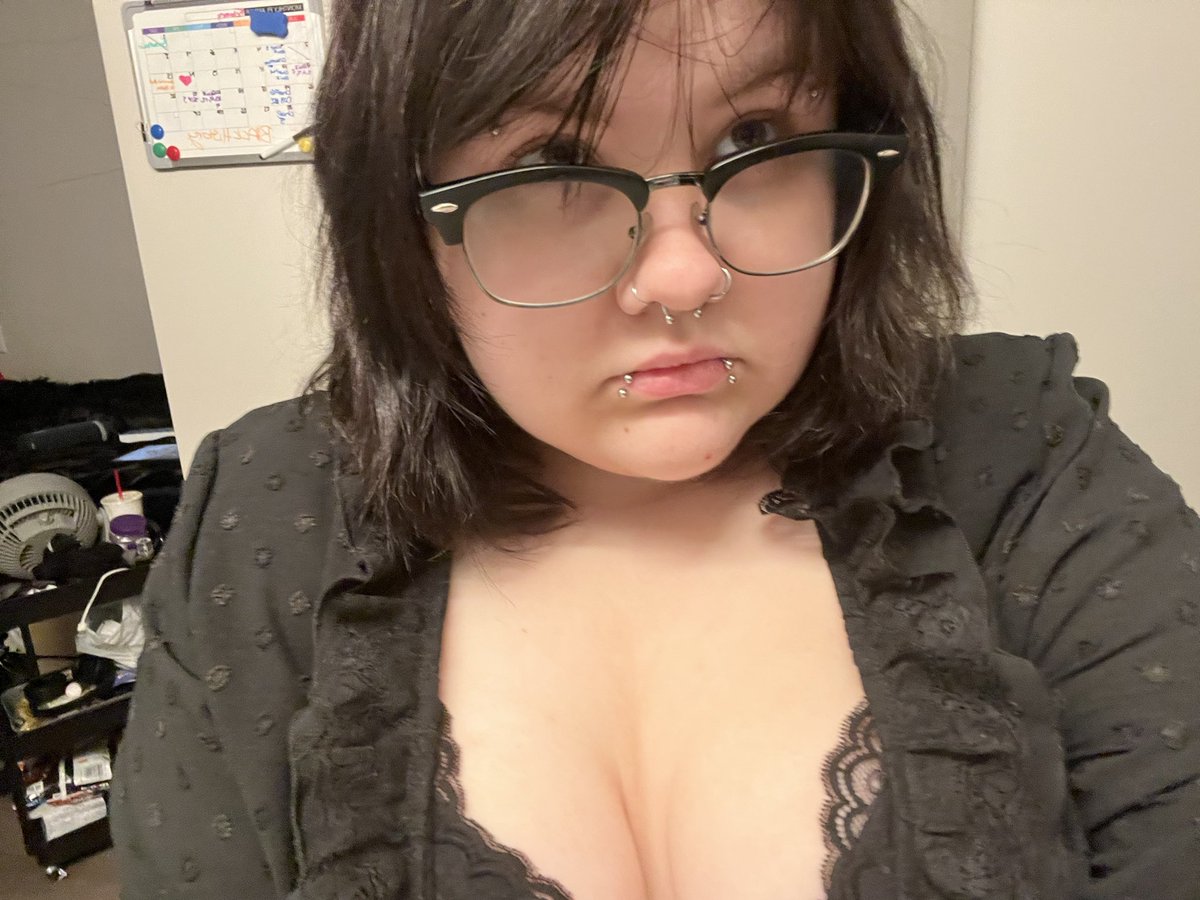 axelspluto's tweet photo. college lowkey might be the death of me ^_^ https://t.co/xn947v8zxe