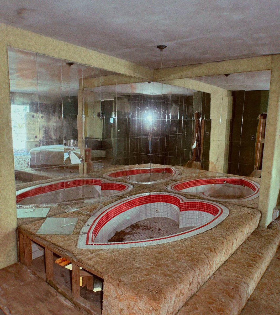 It’s awesome that <a href="/ass_deans/">Associate Deans</a> used some of the budget to create a new space for the adjuncts to work in

Of course, the new #adjunct office used to be part of the no-tell-motel on the edge of campus