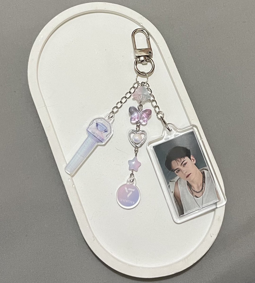 gachigotrip's tweet photo. 💎SEVENTEEN [RIGHT HERE] WORLD TOUR in Jakarta💎
Freebies by @gachigotrip

📆 8 Feb, 2025
📍 Jakarta International Stadium
⏰ TBA
‼️ Limited Quantity
✅ DM for trade

How to claim:
- Follow this account
- ⁠Like and repost this post
- ⁠Please tag me once you get the freebies 🤗

#SEVENTEEN_RIGHT_HERE_IN_JAKARTA #SEVENTEEN_RIGHT_HERE #SEVENTEEN