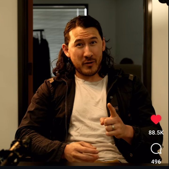 DramaAlert's tweet image. Markiplier RUMORED to be getting MARRIED. 💍😮

(Look at their hands)