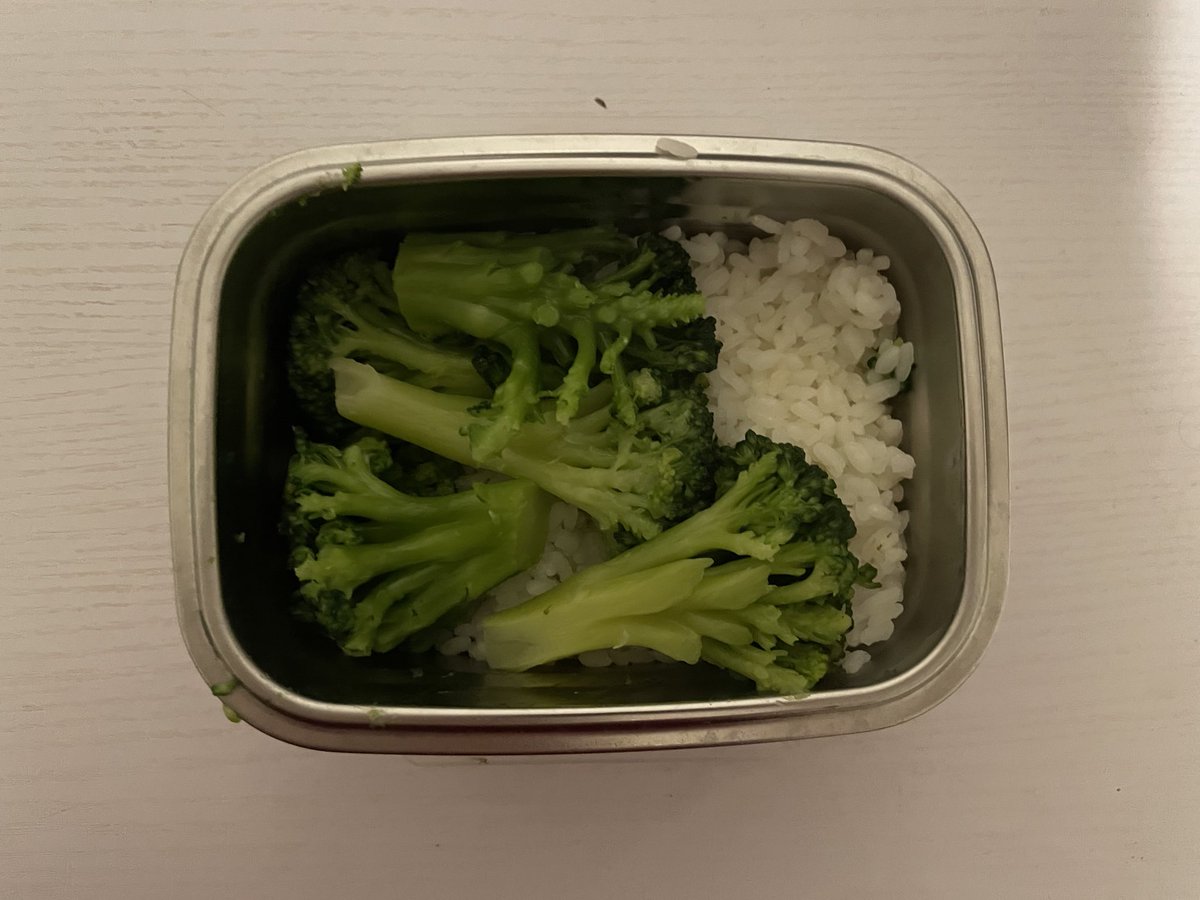 emptyivy's tweet photo. tomorrow’s prepped lunch :3
rice and broccoli hehehe https://t.co/JN3vq0eg06