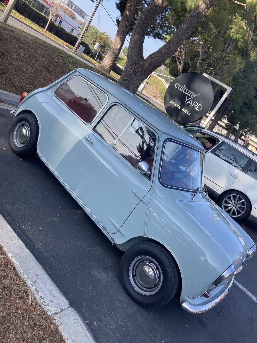 classiccarguru1's tweet photo. Today’s random in the wild unexpected item in the California Parking lot spot 😎 https://t.co/jW6lY7mX5i