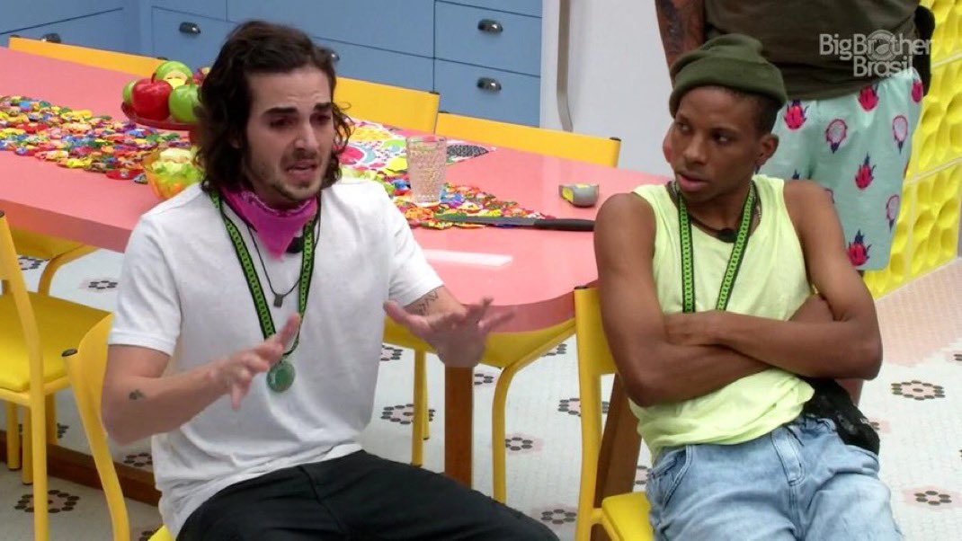 herangelunkind's tweet image. A pessoa tá se descobrindo, toda confusa e quadrada, decide se abrir pra uma pessoa pois pensa que ela pode ajudar e acontece isso