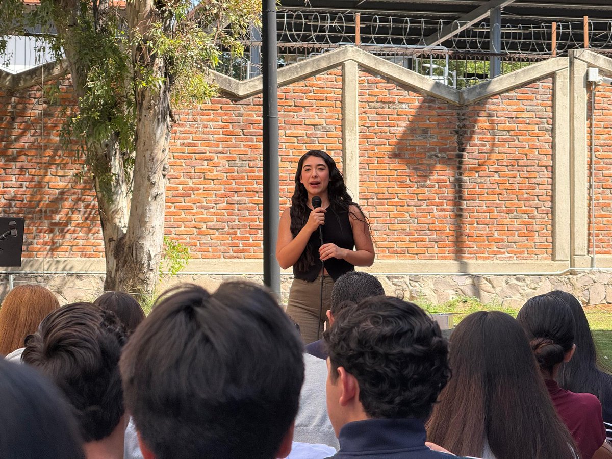 sems_udg's tweet photo. La presidenta de la @FEU_UdeG, Zoé García (@Zoermr_), visita la Preparatoria 22 para inaugurar su sala menstrual y de lactancia.
#SomosSEMS #PrepaUDG #Prepa22. https://t.co/fGzMcrkq4u