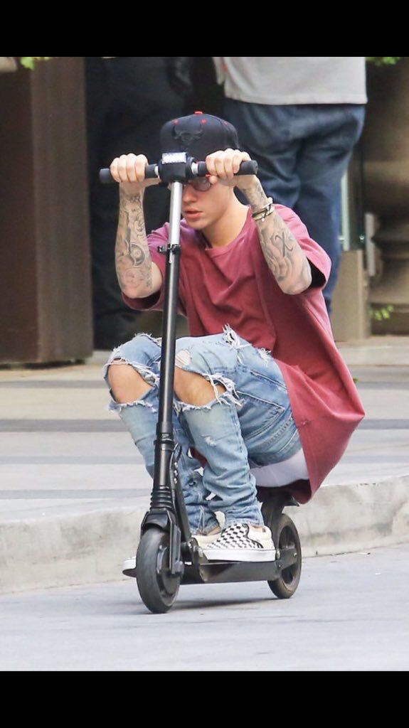 Justin Bieber sagging 4, always rocking that white underwear.🩲
#sagginglow #sagger #saggingpants #sagginglower #sagginglowasfuk