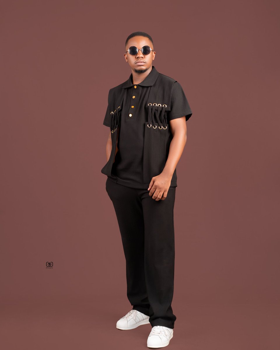 TaongaBradley's tweet photo. @vigilanceboss Dear @vigilanceboss  i am a big fan of your music since 2008 pamakaimba "ndazovaona vane godo". I am  fashion designer and one of my dream is to dress you one day. I kindly  ask for one opportunity  to design and tailor one outfit for you. My brand @softlifecouture https://t.co/LwEkKzLVo8