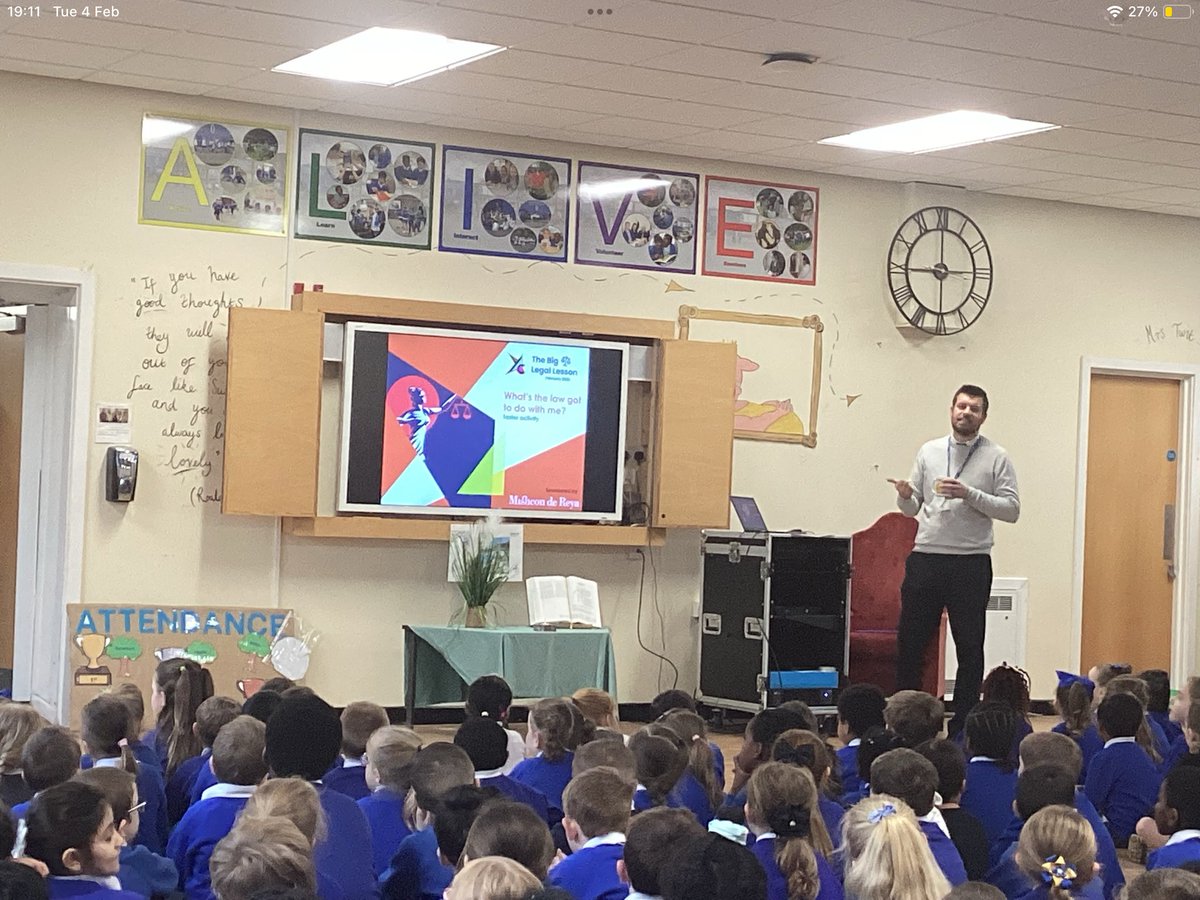 teresaoflisieux's tweet photo. We are thinking about our place in society by learning about the rule of law so that we can be active and engaged citizens. #BigLegalLesson @YoungCitizensUK @allsaints_mat https://t.co/OhnJrJ26dn