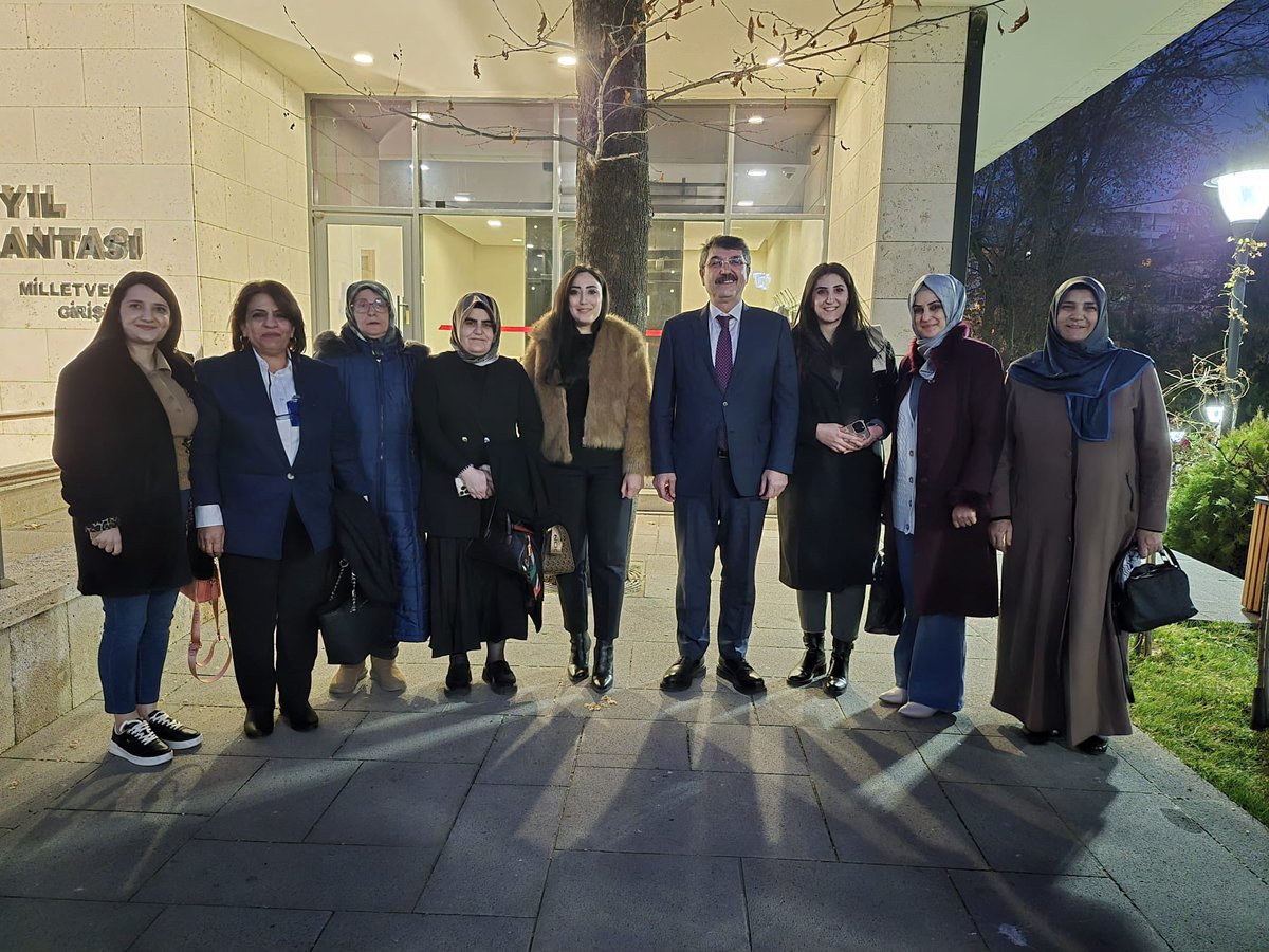 svlaksy72's tweet photo. İl Milletvekilimiz Sn.@fnasiroglu İlçe Kadın Kolları Başkanlarımız, İl-İlçe Kadın Kolları kurucu başkanlarımız ile bizleri mecliste ağırladı. 
Vefa, birlik ve inceliğin eşlik ettiği bu ağırlamada bizleri sıcak ve samimi karşılamalarından ötürü Milletvekilimize teşekkür ediyoruz. https://t.co/wYuSPVdsJ9