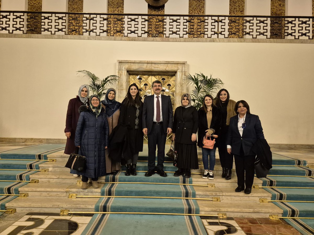 svlaksy72's tweet photo. İl Milletvekilimiz Sn.@fnasiroglu İlçe Kadın Kolları Başkanlarımız, İl-İlçe Kadın Kolları kurucu başkanlarımız ile bizleri mecliste ağırladı. 
Vefa, birlik ve inceliğin eşlik ettiği bu ağırlamada bizleri sıcak ve samimi karşılamalarından ötürü Milletvekilimize teşekkür ediyoruz. https://t.co/wYuSPVdsJ9