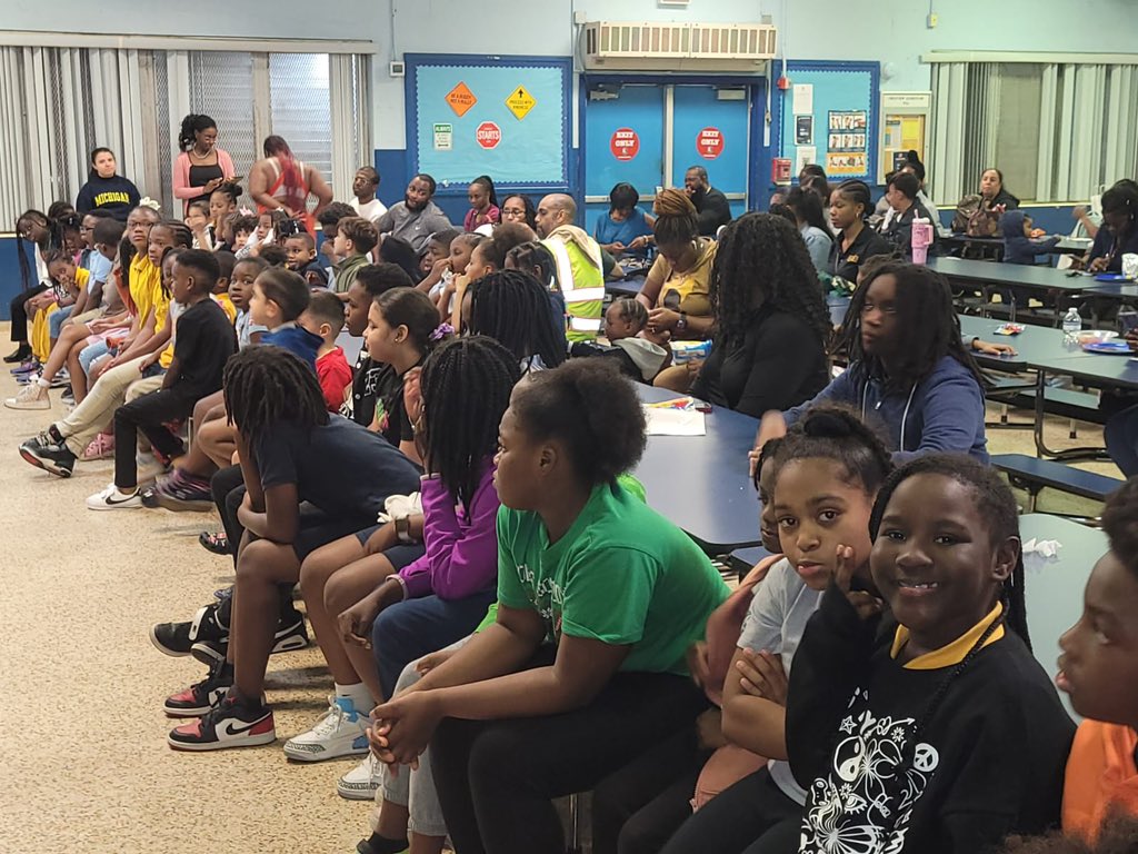 CrestviewES's tweet image. Literacy Night was a huge success! 📚✨ A special thank you to Chelsea Del Collado from Uplift Literacy for inspiring our readers and making the night unforgettable! 💙 #LiteracyNight #ReadingMatters #ThankYou #YourBestChoiceMDCPS #GoMustangs