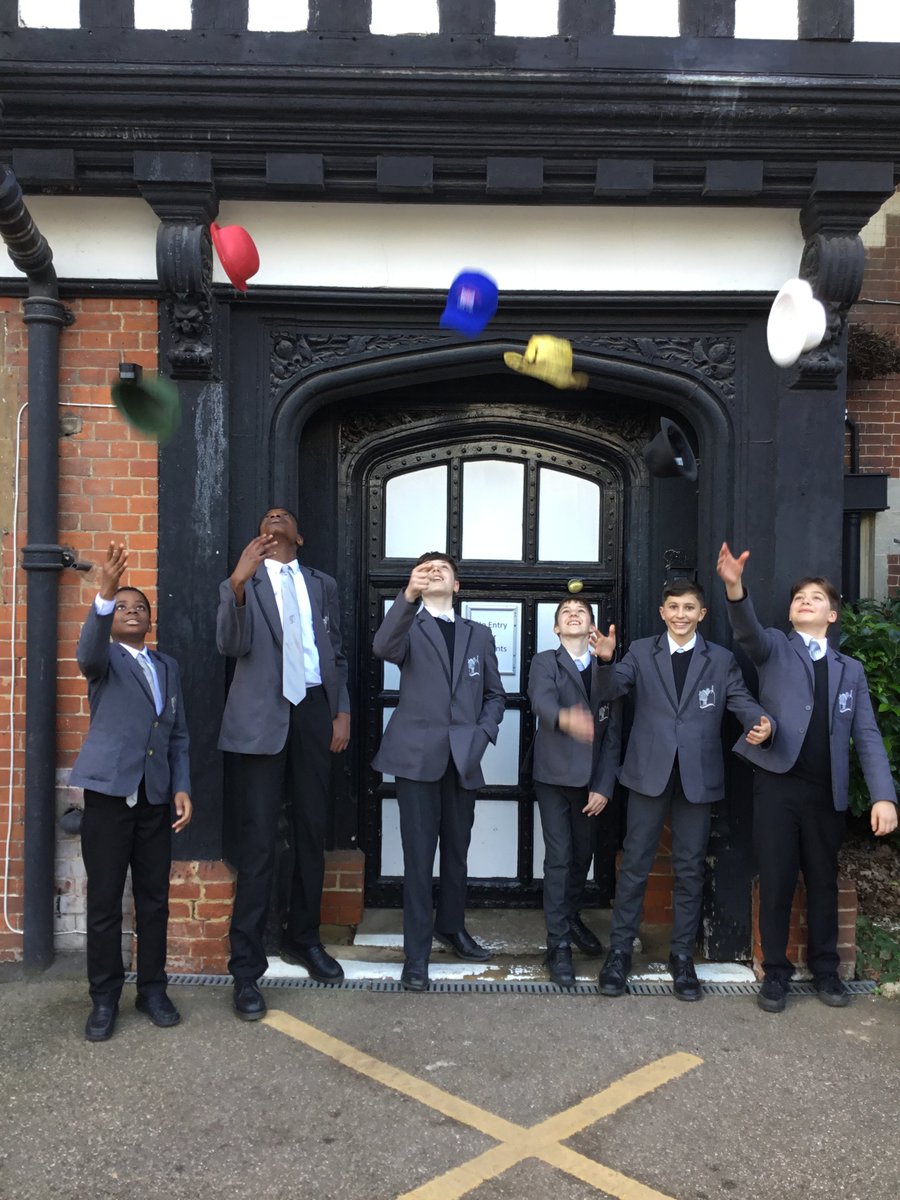 TSATHolcombe's tweet photo. The Holcombe community have been thinking critically in their lessons, applying Thinking Hats to frame and drive their thought processes. The whole student body have applied hats to their Personal Development lessons this afternoon.

#WeAreOne #WeAreHolcombe #ProudToBeTSAT https://t.co/wxokHSQDr6