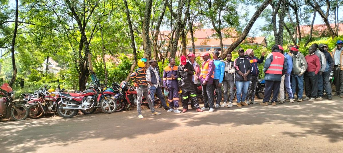 HonKangata's tweet photo. Muranga County sponsored Boda Boda Riders DL registration at Muranga Huduma centre. 
 
The county has sponsored more than 700 riders get DL .

Providing DL to boda boda helps them avoid police harassment and qualify for   insurance . https://t.co/zKqvw5eb80