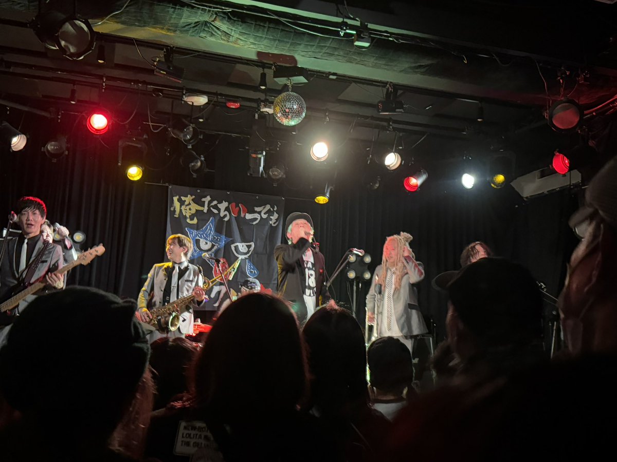 yunchama88's tweet photo. 2025/02/02俺達いつでもロックバカフォーエバー
ロックスター健在やね！
GELUGUGUカッコよかったわぁ。
liveあんまり行けてないけどめっちゃすき。

また行かなあかん！ https://t.co/18TfEDXcjd