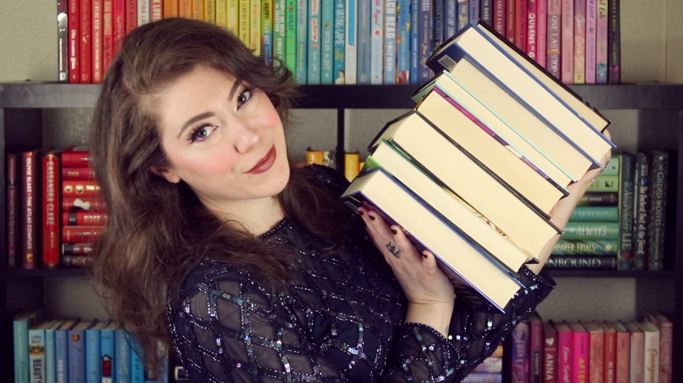 IT'S TIME (*cough* long overdue *cough*) for an updated FAVORITE BOOKS OF ALL TIME video!! place your bets now on what my current number 1 is...... 👀📚 youtube.com/watch?v=Lu6pVJ…