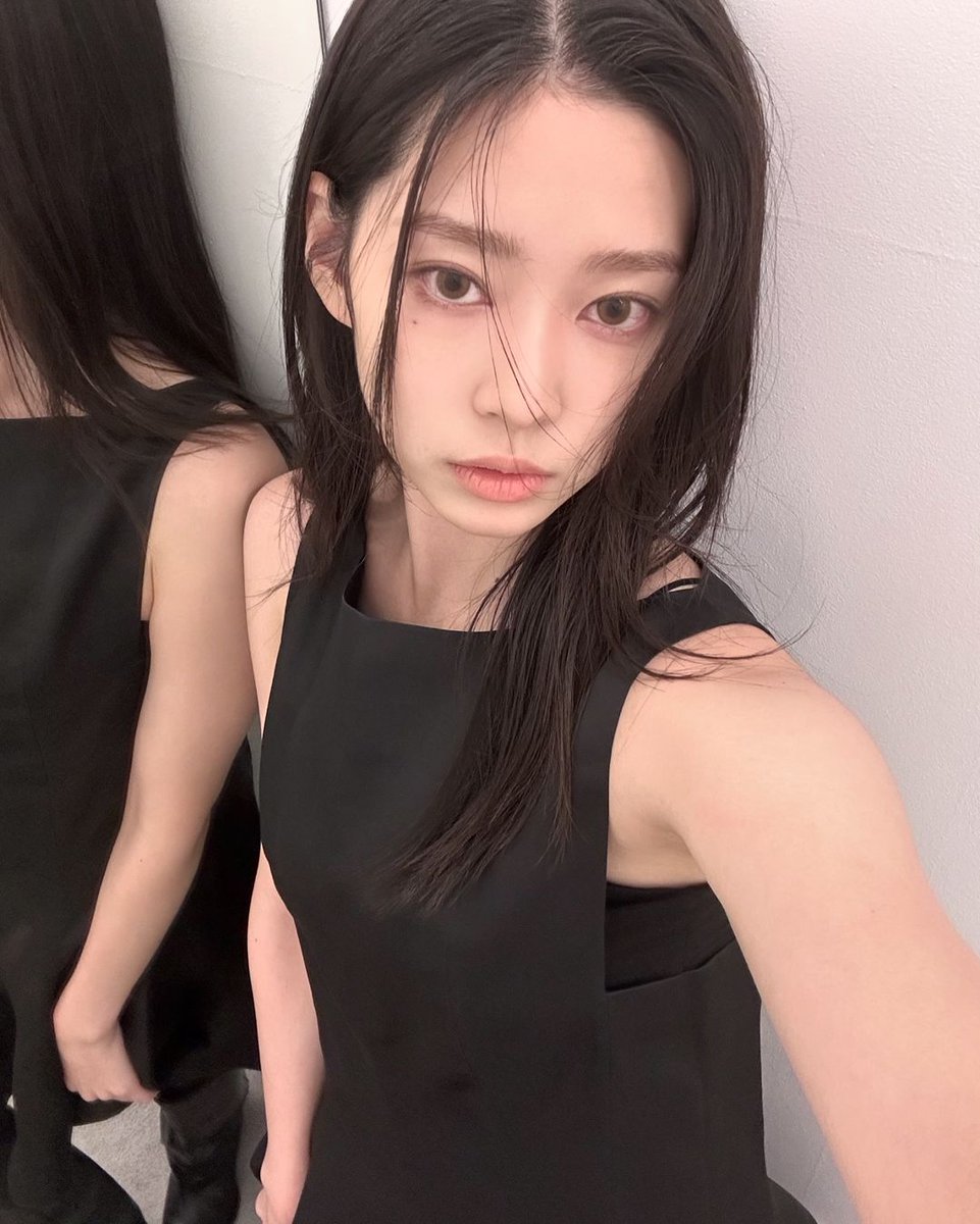 powha's tweet photo. Happy Minju Day~ 🩶
#밍들레와_함께하는_밍탄절
#BloomingWithMinju
#MINJU #민주 #IZONE #아이즈원 https://t.co/QIhzQW9rPd