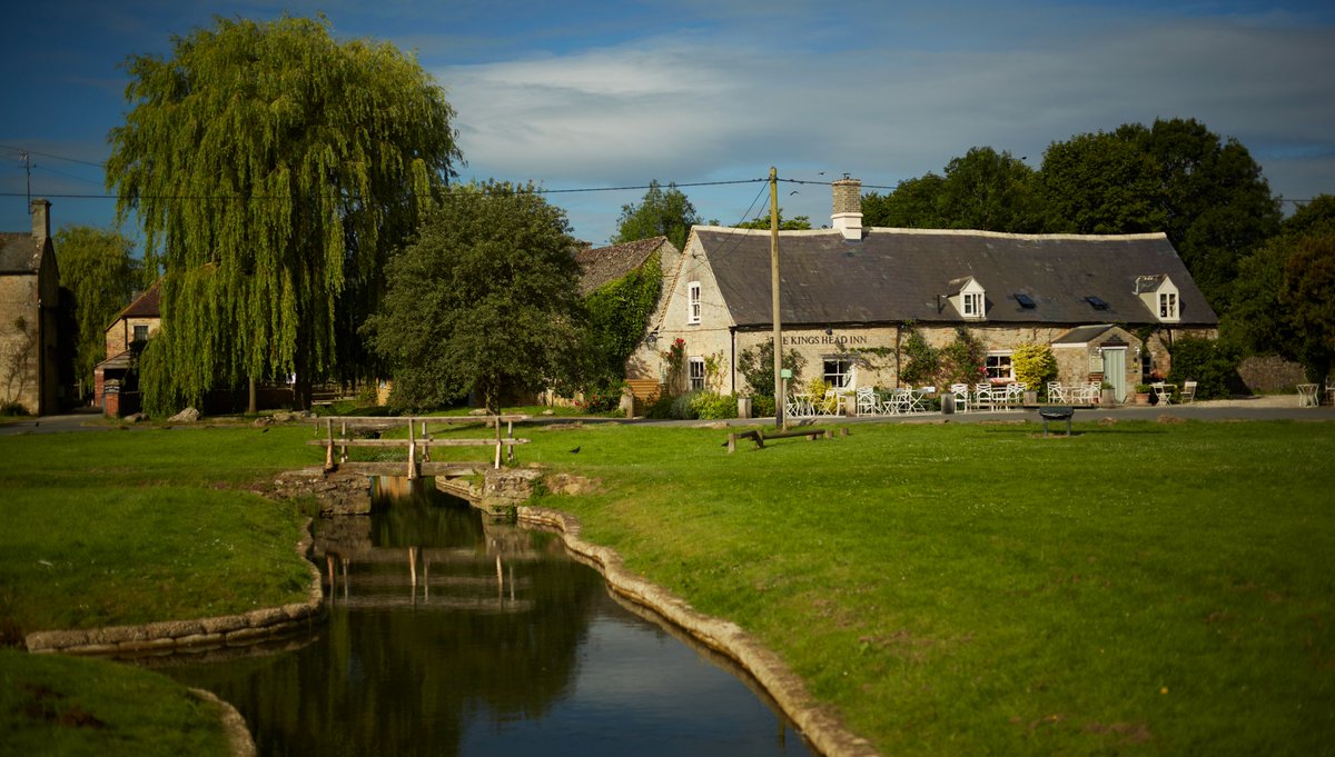 OldGoldRacing's tweet photo. VALENTINE'S DAY COMPETITION! 🌹

We're delighted to announce the following competition, in partnership with the wonderful team at The Kings Head Inn in Bledington 🥰

To be in with a chance of winning a *night's stay, plus dinner for two and a share in an OGR horse, you need to do the following... 💛🤍

- Follow @OldGoldRacing  
- Repost this post 
- Comment who you'd like to take with you 

** 
- Stay at the King's Head anytime from Sunday to Thursday at your chosen date. 
- Winner will be selected on February 14th. 
- OGR will contact the winner following the competition to arrange details. 
- x1 comment = x1 entry, comment as many times as you'd like!