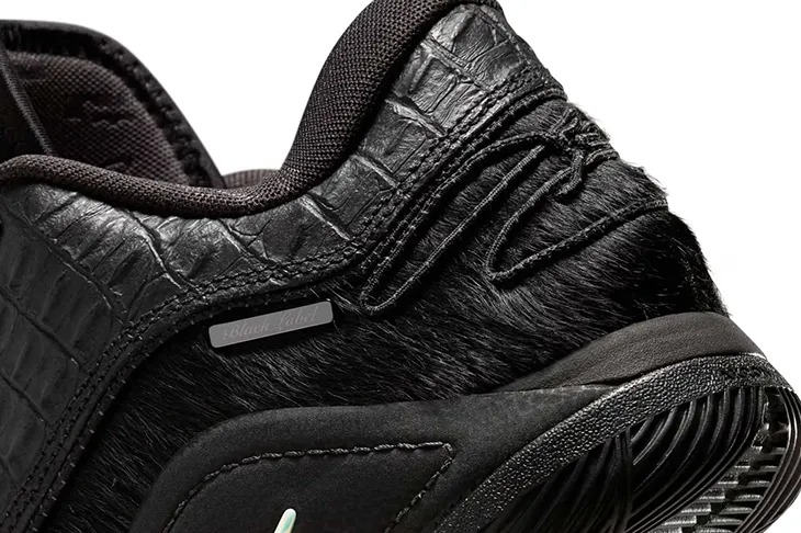 designscene's tweet photo. Nike LeBron 22 Black Label Drops February 2025 - See more here: https://t.co/qf2Tqbpc00

#Nike is elevating the #LeBron22 with an exclusive Black Label release, set to debut during the 2025 #NBA All-Star Weekend. Limited to just 1,984 pairs, this version of #LeBronJames’ latest signature sneaker brings a mix of premium materials, cutting-edge performance features, and a design that stands out both on and off the court.

Photo Courtesy of ©NIKE