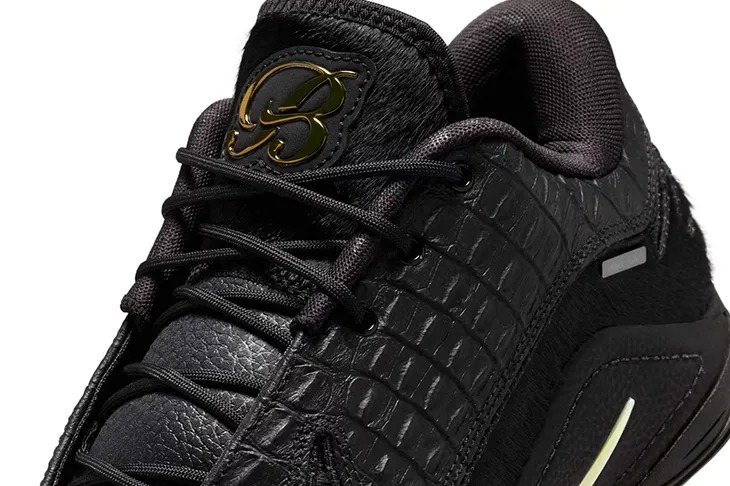 designscene's tweet photo. Nike LeBron 22 Black Label Drops February 2025 - See more here: https://t.co/qf2Tqbpc00

#Nike is elevating the #LeBron22 with an exclusive Black Label release, set to debut during the 2025 #NBA All-Star Weekend. Limited to just 1,984 pairs, this version of #LeBronJames’ latest signature sneaker brings a mix of premium materials, cutting-edge performance features, and a design that stands out both on and off the court.

Photo Courtesy of ©NIKE