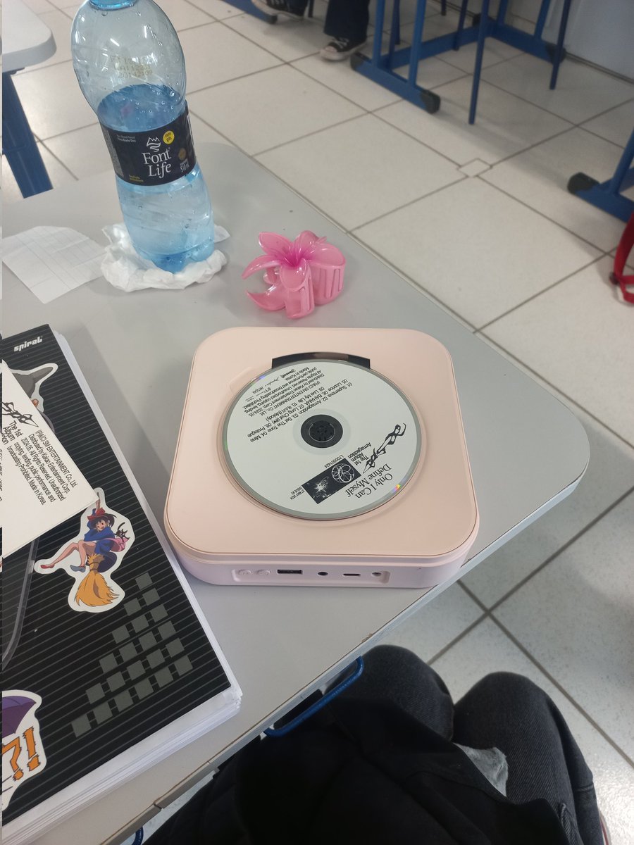 eles disseram q não pode celular ngm falou cd