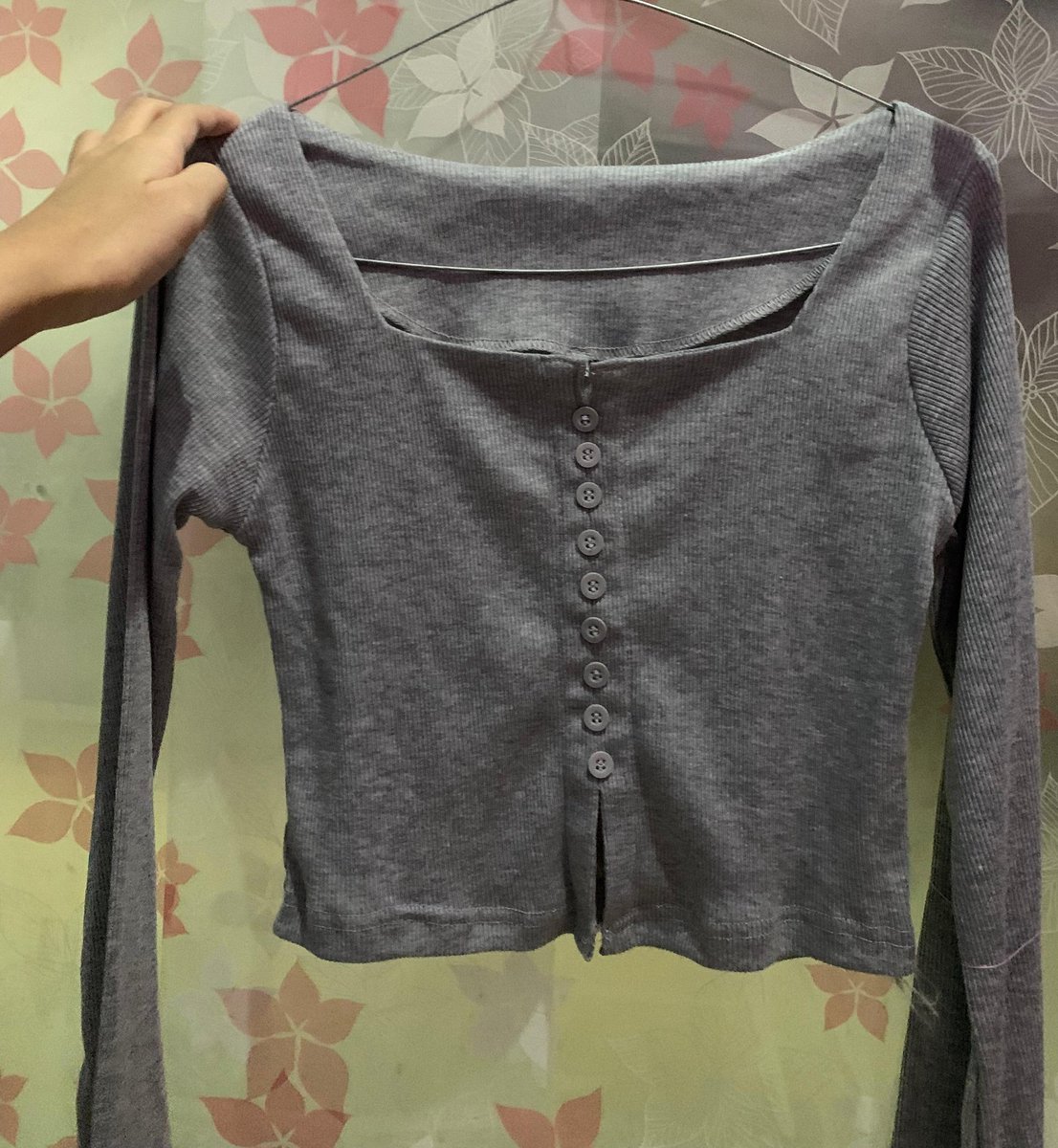 hottiestgal's tweet photo. wts preloved pakaian pribadi dom bandar lampung, harga start dari 40k aja! kalau mau tau harga selengkapnya dm ya. kondisi 90% baru pemakaian 1-2x, ada yang blm dipake juga.

#wts #prelovedlampung #prelovedcroptop https://t.co/B4gU2mCIEA
