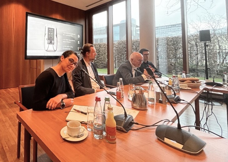 Recently, we met with <a href="/MANtruckandbus/">MAN Truck & Bus</a> &amp; the Nationale Leitstelle Ladeinfrastruktur to discuss and define key priorities on how to electrify transport in Germany, including secured funding, fast implementation and grid expansion.

Read more: bit.ly/3Q3iJtX

#EVcharging