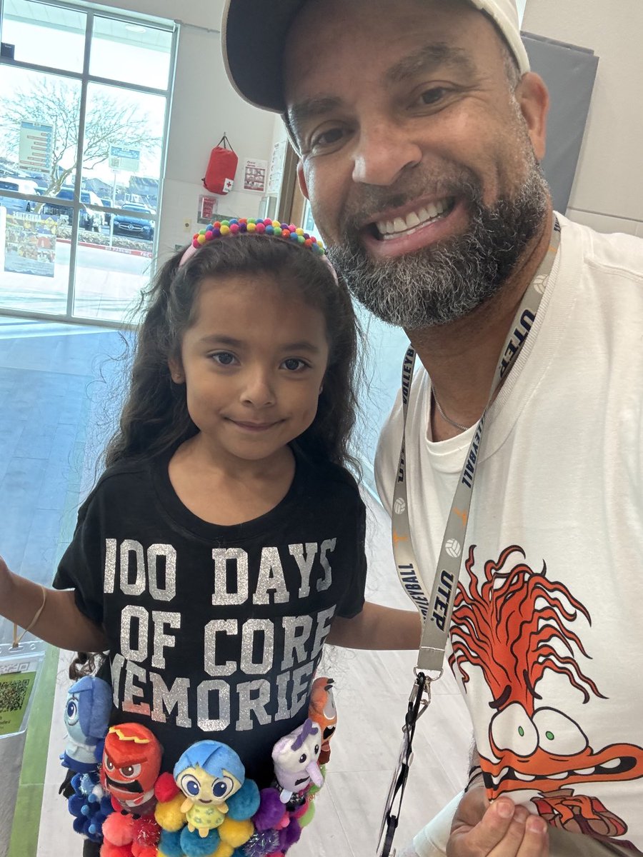 🎶This is how we do it!🎵 Great minds think alike on this wonderful 100th day of school💎🐍 #ALLin #TeamSISD