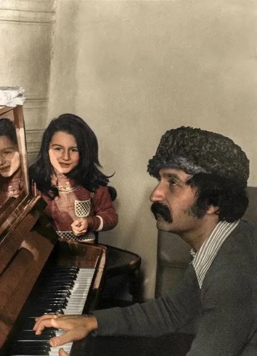 pinakotheca's tweet photo. Not a lot of ppl know about it but a lot of  former USSR states made great and unique jazz despite it initially being disapproved of for being ‘Western’ 
Its even cooler that the best artist from any of these places was an Azeri guy with a big mustache who really loved his family https://t.co/QchnnhpJOj