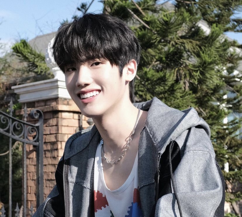maybeitschu's tweet photo. ลิ้มปัญญากุลบอยยิ้มเหมือนกันเลย https://t.co/PNayFjFw4W