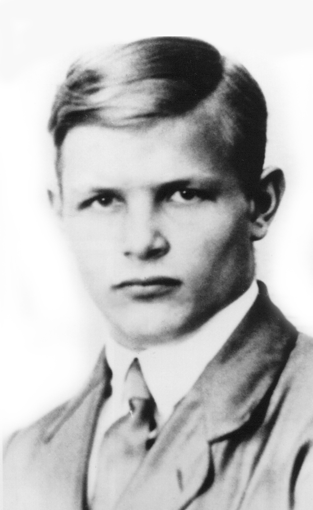 pgziegler1's tweet photo. Pastor and theologian Dietrich Bonhoeffer born on this day, 4th February 1906. https://t.co/V7hCRpo4Ri