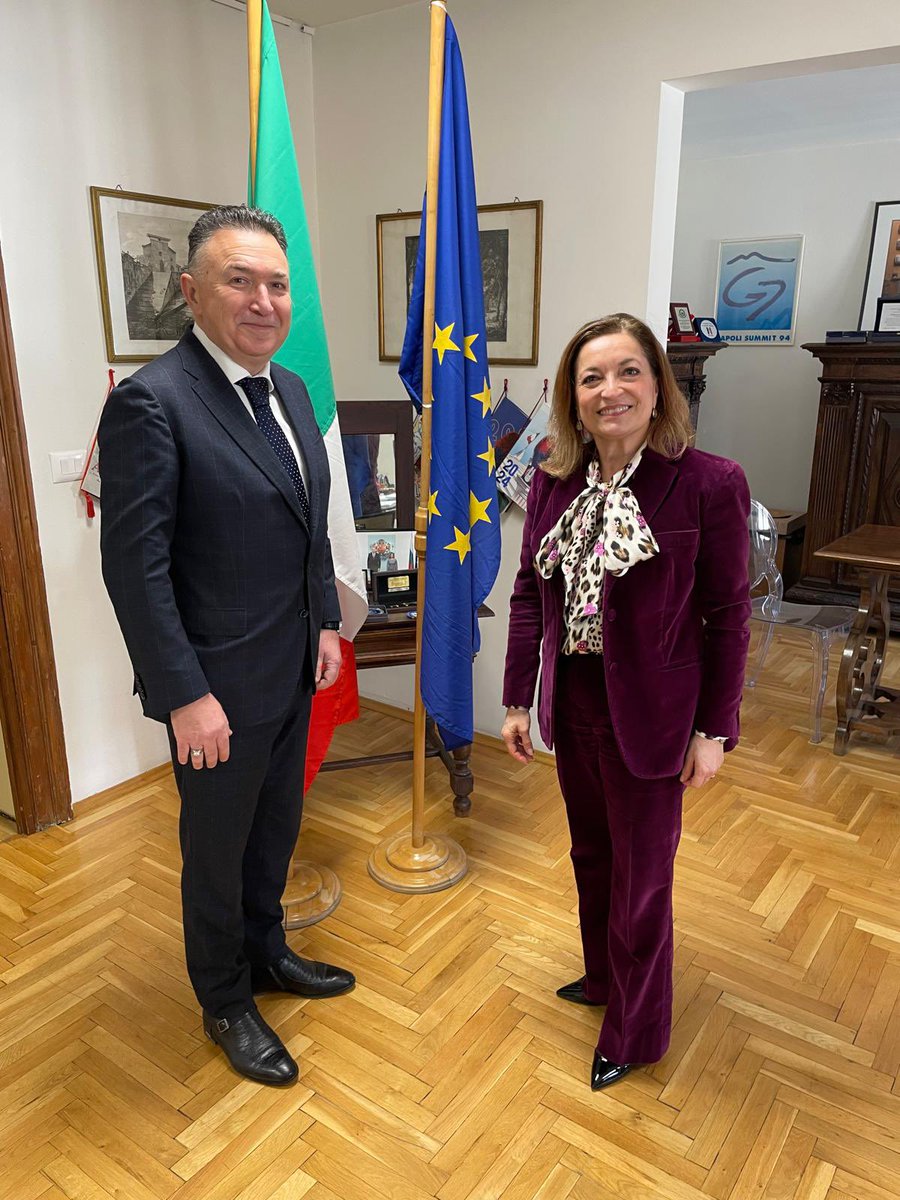 ItalianAmbBG's tweet photo. Ho incontrato il Sindaco di Karlovo per sviluppare un progetto di collaborazione e di promozione dell’Italia e dello stile di vita italiano coinvolgendo il Sistema Paese in Bulgaria. https://t.co/w8j8YzEAwk