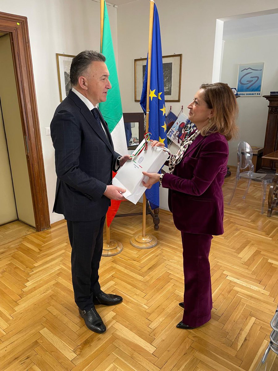 ItalianAmbBG's tweet photo. Ho incontrato il Sindaco di Karlovo per sviluppare un progetto di collaborazione e di promozione dell’Italia e dello stile di vita italiano coinvolgendo il Sistema Paese in Bulgaria. https://t.co/w8j8YzEAwk