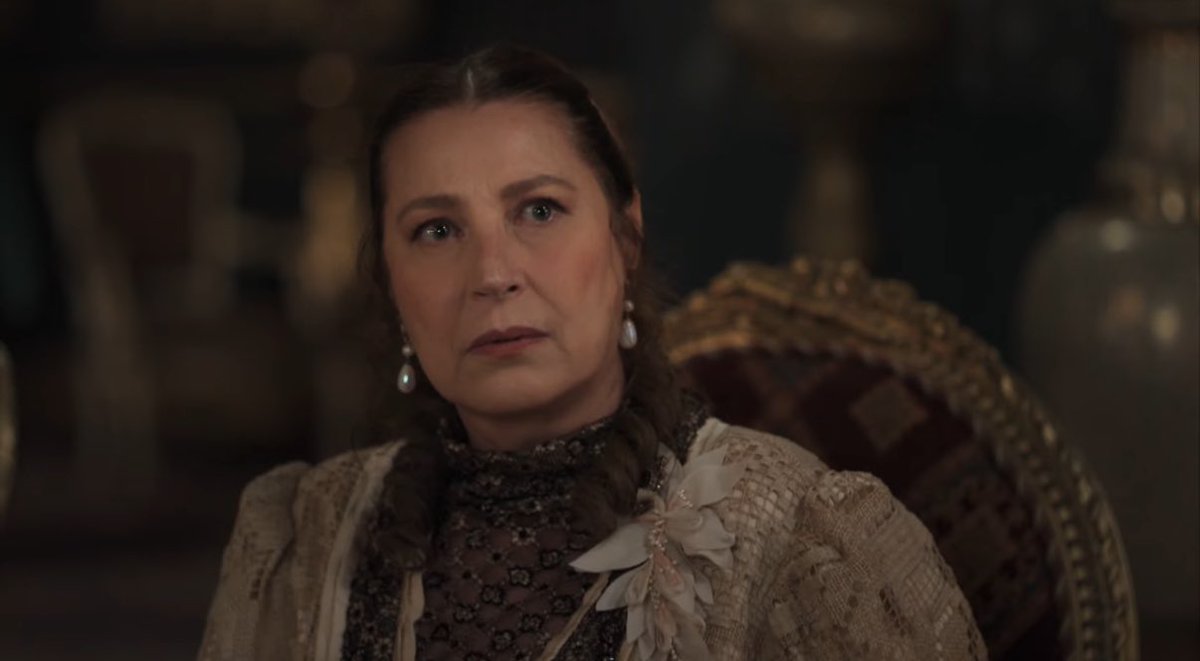 Tüm renklerin sahibi gibi🤎 #vahideperçin