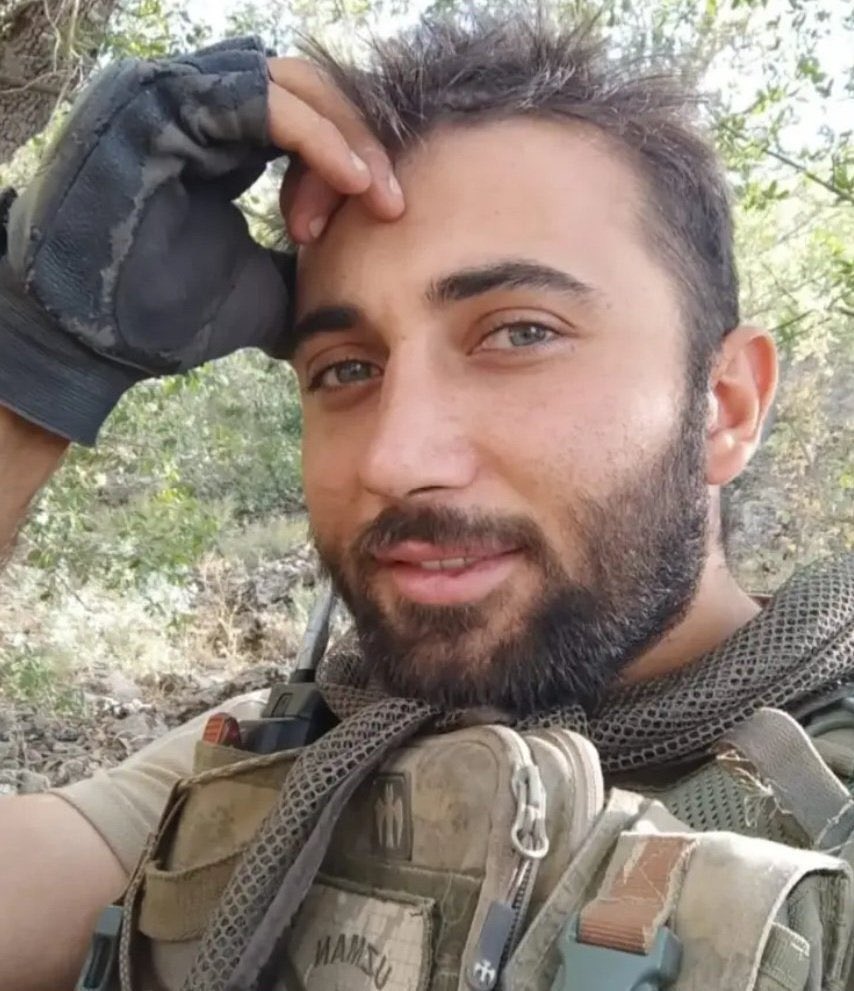 pusholder's tweet photo. 3 Kasım 2022'de şehit olan Piyade Uzman Çavuş Mustafa Bazna'nın naaşının bulunduğu mağaraya ulaşıldı.

Mustafa Bazna'nın naaşı 2 yıl boyunca terör örgütü PKK'nın elinde kalmıştı. https://t.co/LqiM7fvq20