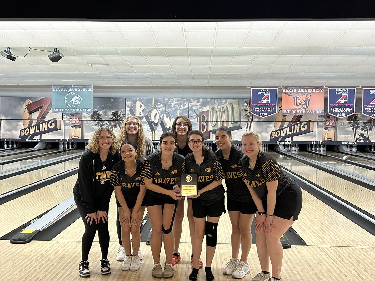 OUKSBOWLING's tweet photo. Another solid weekend in the books. A couple top 5 finishes for the varsity women and JV Men. JV women taking home the 2nd place plaque and the Varsity men take home a  win for the second straight tournament! @Berg_Matthew_ taking home 1st place individual honors
#Braves #Motiv https://t.co/90K8LT5C0y