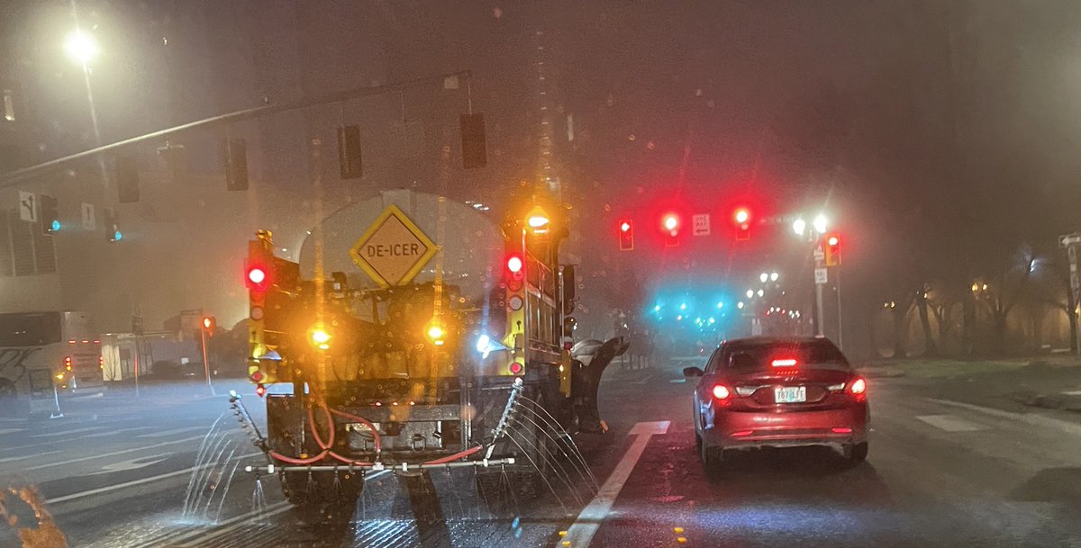 De-icer trucks were active this morning around downtown Portland. A dry, but foggy morning made for a fragile commute. Four crashes alone on the Fremont Bridge in a span of 90 minutes. Slow down, it’s not worth the risk. <a href="/KGWNews/">KGW News</a> #pdxtraffic