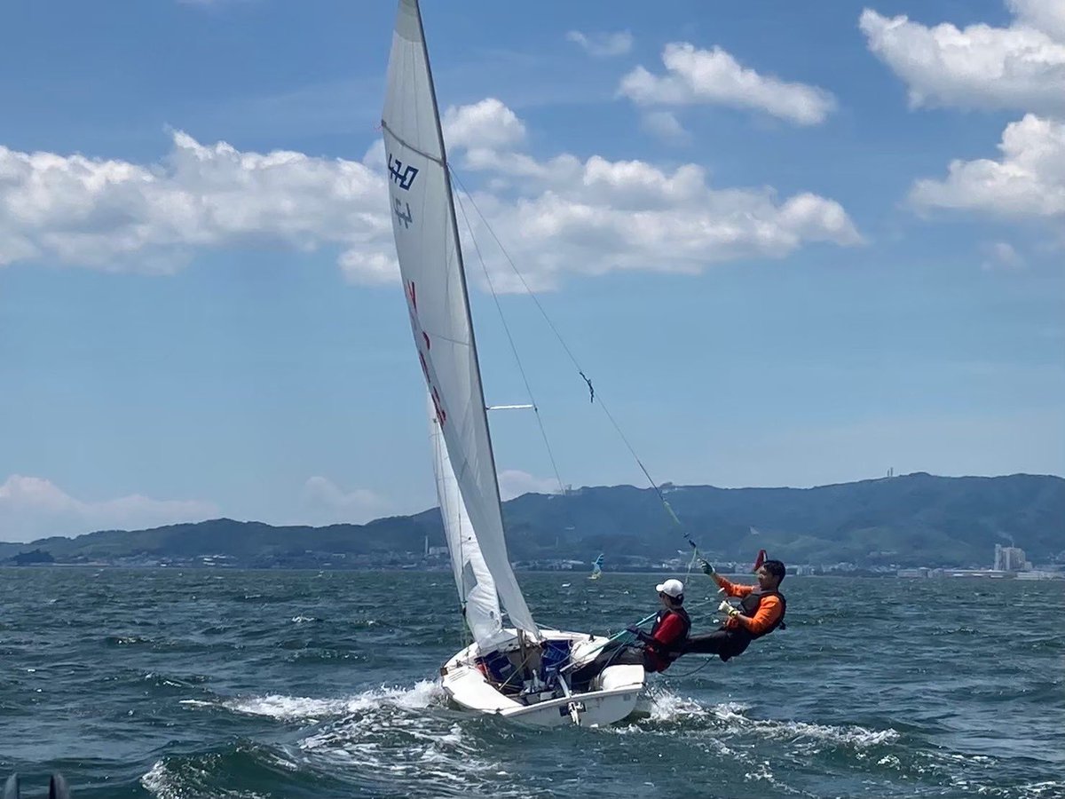 aidai_sailing's tweet photo. 「ヨット」ってなんだろう？🧐と思う方が多いと思います！
ヨットとは、「風の力」を使って進む乗り物です⛵️🌬️
そのため漕いで動かしたり、エンジンを使って動かすことはしないのです！
気になった方はぜひ4月に行われる試乗会に来てくださいね☀️
#春から愛大 #春から愛知大学 #春から大学生 #新歓 https://t.co/dlCAcdOEnF