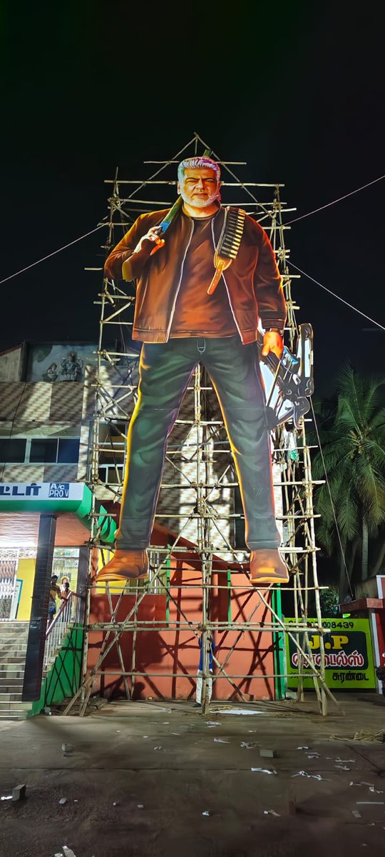 AjithFCMadurai's tweet image. 50ft cutout 💥💥

#AjithKumar #VidaaMuyarchi