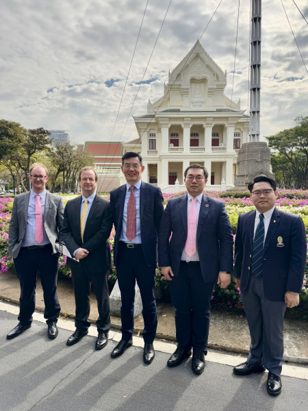QMUL School of Engineering and Materials Science (@qmulsems) on Twitter photo 1994 ---> 2025
In Jan, a group from <a href="/QMUL/">Queen Mary University of London</a> visited Thailand to re-establish a relationship w/ <a href="/ChulalongkornU/">Chulalongkorn U.</a> which started in 1988.
Recognise any SEMS staff in the first pic?👀
#queenmaryuniversityoflondon #QueenMary #queenmaryuniversity #chulalongkorn #chulalongkornuniversity 1994 ---> 2025
In Jan, a group from <a href="/QMUL/">Queen Mary University of London</a> visited Thailand to re-establish a relationship w/ <a href="/ChulalongkornU/">Chulalongkorn U.</a> which started in 1988.
Recognise any SEMS staff in the first pic?👀
#queenmaryuniversityoflondon #QueenMary #queenmaryuniversity #chulalongkorn #chulalongkornuniversity