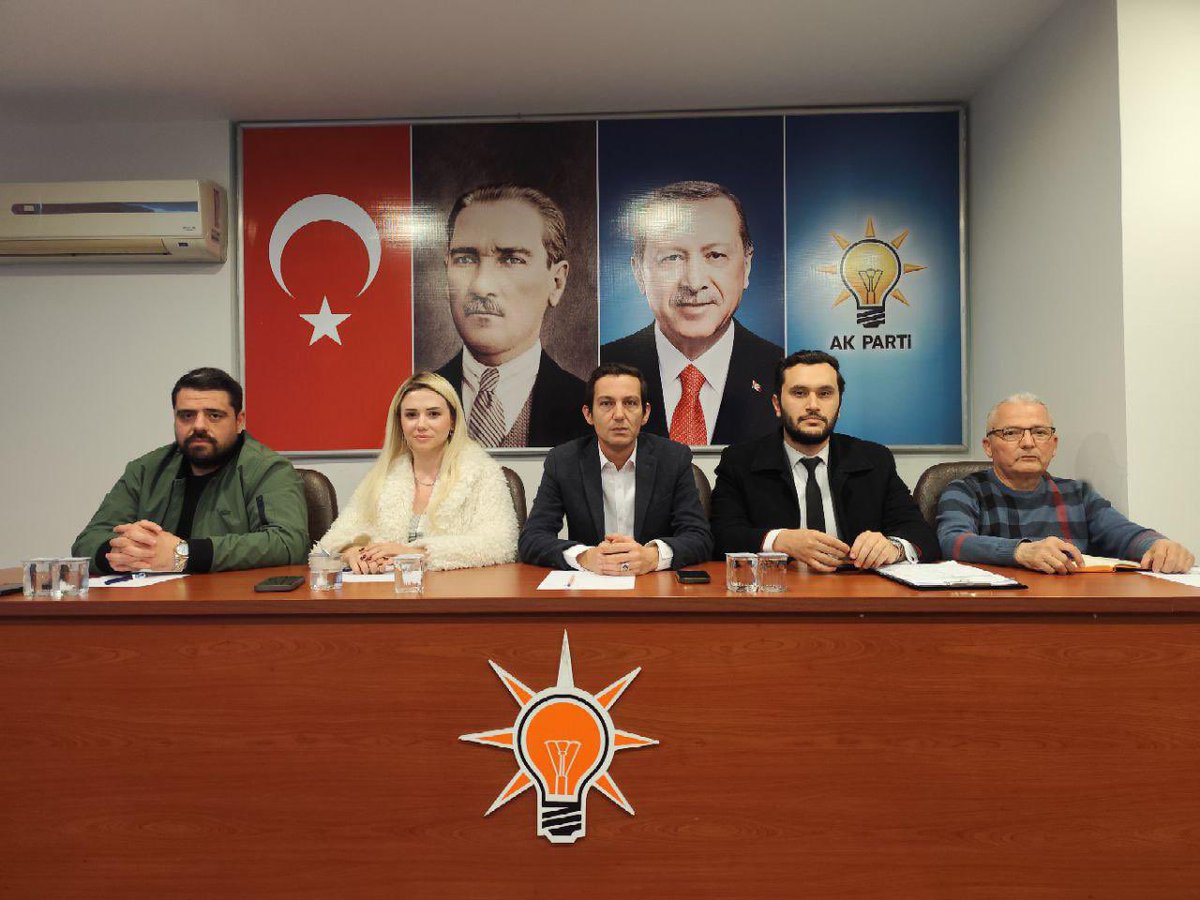 irfanKaratass's tweet photo. 📌 Toplantı 

Haftalık Olağan Yönetim Kurulu Toplantımızı İlçe başkanımız Ecz. İrfan Karataş’ın başkanlığında, Kadın Kolları Başkanımız Av. Ayşe Nur Dölek, İlçe Gençlik Kolları  başkan vekilimiz Sn. Kutlay Kaan Katırcı ve ilçe yönetim kurulu üyelerimizin katılımıyla gerçekleştirdik.

Hayırlara vesile olsun.

#AKPartiYenişehir 
#Mersin #Yenişehir
#BirlikteDahaGüçlüyüz 
#Yenişehirilçebaşkanlığı