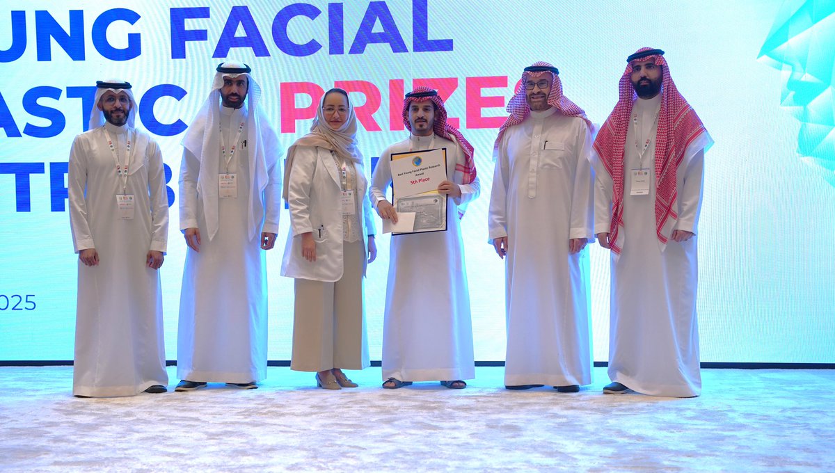 rhinoplastyman1's tweet photo. **“بكل فخر وامتنان، أتقدم بأسمى آيات الشكر والعرفان لكل فرد منكم ساهم في إنجاح المؤتمر الآسيوي، هذا الحدث الذي لم يكن مجرد فعالية عابرة، بل كان ثمرة لجهود جبارة، وتخطيط دقيق، وعمل دؤوب استمر لأيام وأسابيع، وربما شهور، ليخرج بأفضل صورة ممكنة. إن ما قدمتموه من إخلاص وتفانٍ لم يكن مجرد واجب وظيفي، بل كان انعكاسًا حقيقيًا لروح الفريق الواحد، وللإصرار على تحقيق التميز، وللشغف بالنجاح الذي يجمعنا جميعًا.

لقد أثبتم أن النجاح لا يصنعه فرد واحد، بل هو نتاج تعاون متكامل بين مجموعة من الأشخاص الذين يعملون كمنظومة متناغمة، يساند بعضهم بعضًا، ويتقاسمون المسؤوليات، ويتجاوزون التحديات بروح ملؤها العزيمة والإصرار. كل دقيقة قضيتموها في التحضير، وكل جهد بذلتموه، وكل تحدٍ واجهتموه بصبر وإصرار، كان له أثر مباشر في تحقيق هذه النتيجة المشرّفة التي نفتخر بها جميعًا اليوم.

ليس سرًّا أن تنظيم مثل هذا المؤتمر بحجمه وتفاصيله كان مهمةً مليئة بالتحديات، وأن النجاح الذي تحقق لم يكن مجرد صدفة، بل كان نتيجةً طبيعيةً للعمل الجاد والتخطيط السليم والتعاون المثمر بينكم جميعًا. لقد رأيت بأم عيني كيف كنتم تبذلون الغالي والنفيس لإنجاح هذا الحدث، حتى على حساب وقتكم الشخصي وراحتكم، كيف واجهتم العقبات بعقلية إيجابية، وكيف حولتم الضغط والتحديات إلى فرص للابتكار والإبداع. هذه الروح هي ما يميز الفرق العظيمة، وهي ما يجعلكم جميعًا مثالًا يُحتذى به في التفاني والإخلاص.

إن ما تحقق اليوم ليس مجرد نجاح عابر، بل هو خطوة كبيرة نحو تحقيق المزيد من الإنجازات في المستقبل، وهو دليل واضح على أنكم قادرون على الوصول إلى مستويات أعلى من التميز والإبداع. هذا المؤتمر لم يكن مجرد تجمع علمي أو أكاديمي، بل كان تجربةً استثنائيةً جمعت بين الجهد والمثابرة والتعلم والنمو والتحدي. لقد تعلمنا جميعًا من هذه التجربة دروسًا ستظل عالقة في الأذهان، وستكون زادًا لنا في مسيرتنا المهنية والعملية.

وإذ أعبّر عن عظيم امتناني واعتزازي بكم جميعًا، فإنني على يقين بأن ما تحقق اليوم ليس سوى بداية لمسيرة حافلة بالإنجازات القادمة. نحن لم نصل إلى القمة بعد، لكننا بالتأكيد على الطريق الصحيح، وطالما بقيت هذه الروح موجودة بيننا، فليس هناك سقف لما يمكننا تحقيقه سويًا. فلكم مني كل الشكر والتقدير والاحترام، ولكل فرد منكم بصمته التي لن تُنسى، ومساهمته التي ستظل محفورة في ذاكرة هذا النجاح. دمتم مصدر فخر وإلهام، ودمتم شركاء حقيقيين في كل نجاح قادم.”**
