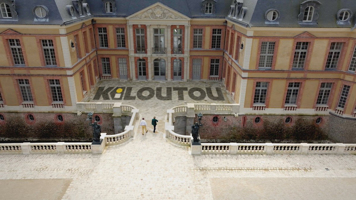 🏰 Dans le prochain #CashInvestigation <a href="/bernstephane/">Stéphane Bern</a> nous présente en exclusivité le château de Dampierre-en-Yvelines. C’est une splendide bâtisse, avec ses galeries à arcades, plantée dans un beau domaine avec de grands bassins. Le propriétaire ? Un certain Franky Mulliez,