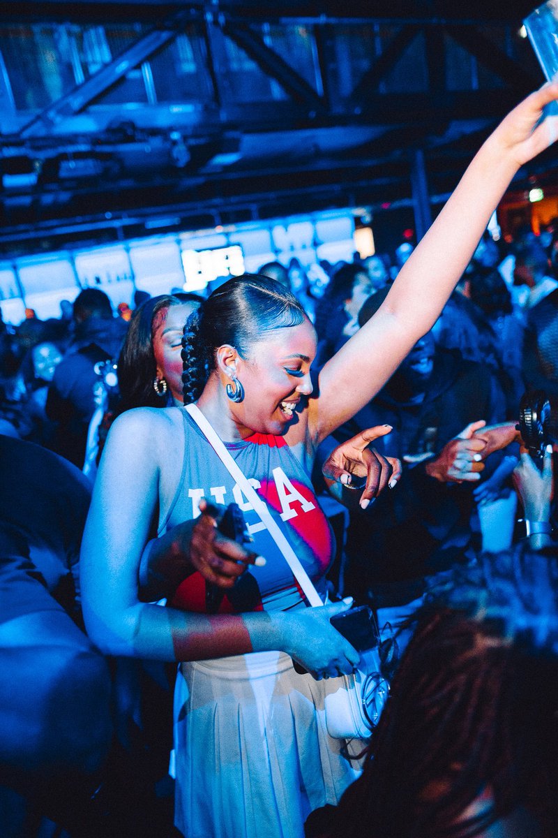 tiltwoparties's tweet image. Reliving the magic of November 🎉✨#MomentsCaptured by @iso_jrj 

Next up is #TilTwoClassics with DJ Kent, Kismet, Tippa, Simone Martinez and Sef Kombo so mark your calendars because tickets for the April 11th show will be out February 13th at 6pm! 🎟️ 

Don’t miss out!

#TilTwo